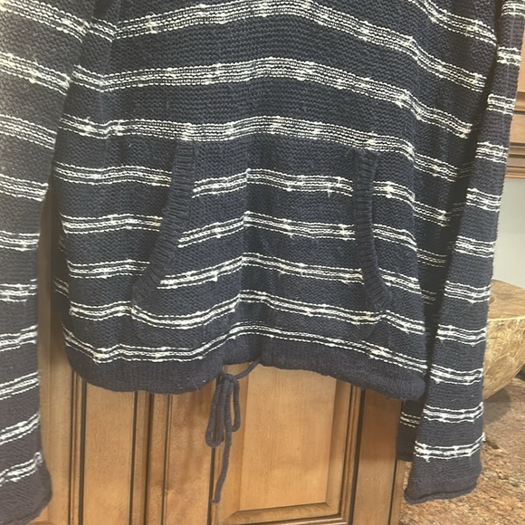 Roxy blue & white striped v neck hooded sweater. Bell sleeves size M - Picture 3 of 7